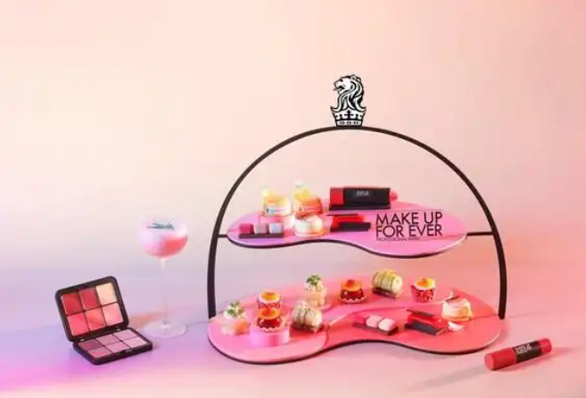 北京丽思卡尔顿×玫珂菲联名下午茶来了！彩妆艺术×法式甜品，高端酒店新玩法