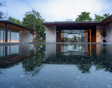 杭州新晋冷淡风酒店首发！隈研吾弟子操刀，空中鱼池+茶禅美学引爆设计圈