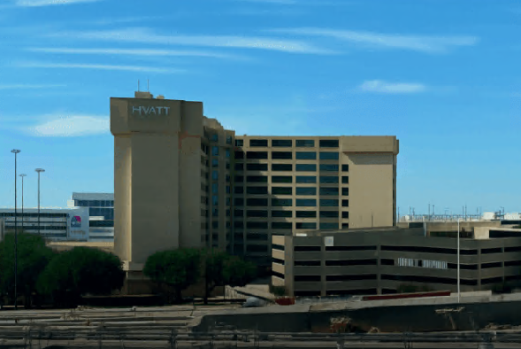 达拉斯机场君悦酒店｜D航站楼0步直达安检！行政酒廊+跑道景观房，转机过夜首选