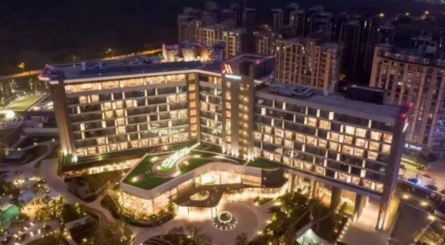 5000㎡的室内外儿童游乐区+6大泳池！太湖万豪：躺浴缸赏渔洋山景，赠亲子骑行+烟花秀