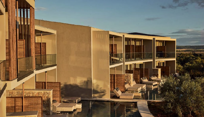 圣托里尼白墙×智能深睡舱！地中海凯悦：CCD设计空中花园，早餐尝古法核雕绿豆粿