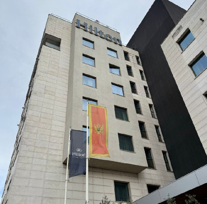 屋顶小酌赏城景！波德戈里察希尔顿-市中心步行2分钟至景点·屋顶酒吧观景